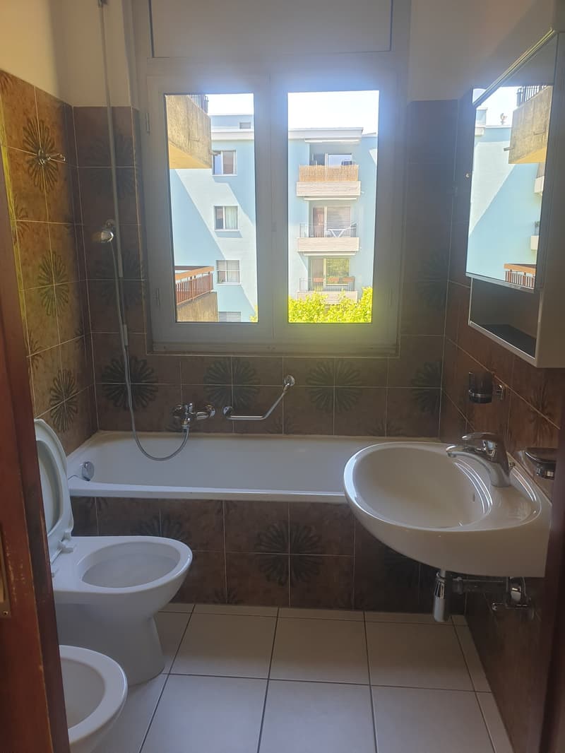 Appartamento di 3.5 locali con balcone e piscina esterna a Morbio Inferiore (7)