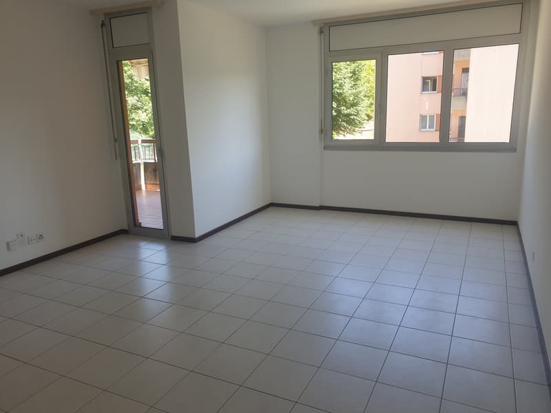 Appartamento di 3.5 locali con balcone e piscina esterna a Morbio Inferiore (2)