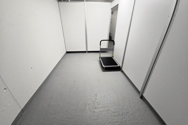 Storage rooms 2.5m2 to 3.5m2. Uncomplicated, modern and dry. (6)