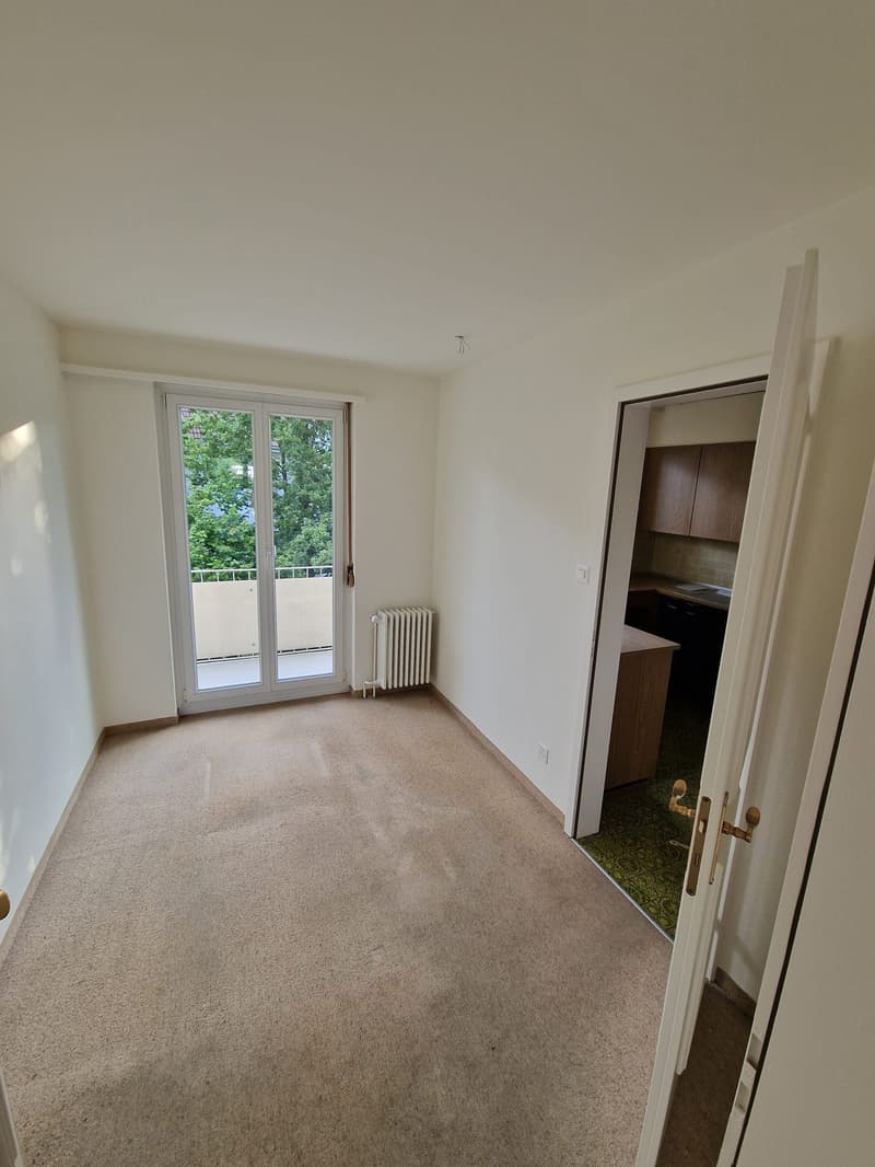 Befristet 1 Jahr mit ev. Verlängerung: 4-Zimmer-Altbauwohnung mit Balkon in Kloten (7)