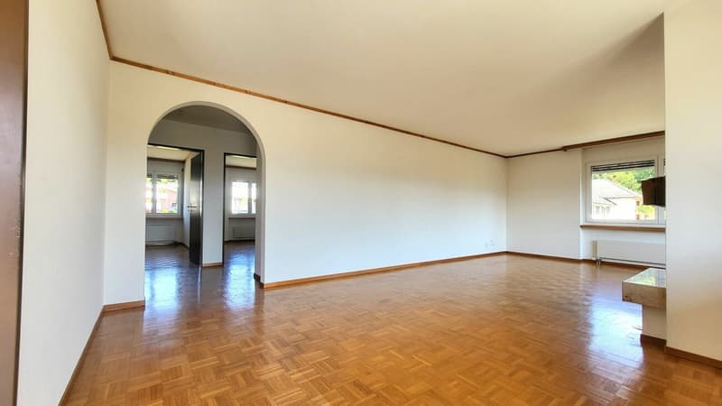 Blick vom Balkon in den Wohnbereich