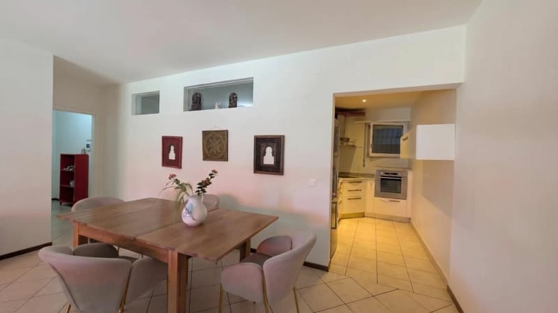 Elegante 2.5 locali con grande terrazza vista lago e piscina (3)