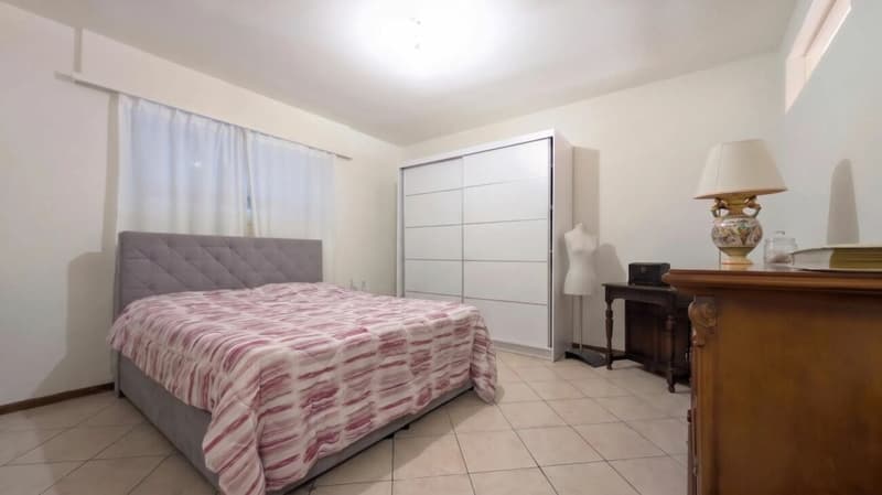 Elegante 2.5 locali con grande terrazza vista lago e piscina (5)