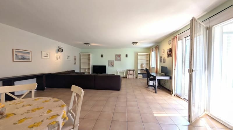 Eleganza urbana con vista sui castelli (6)