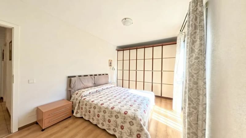 Eleganza urbana con vista sui castelli (8)