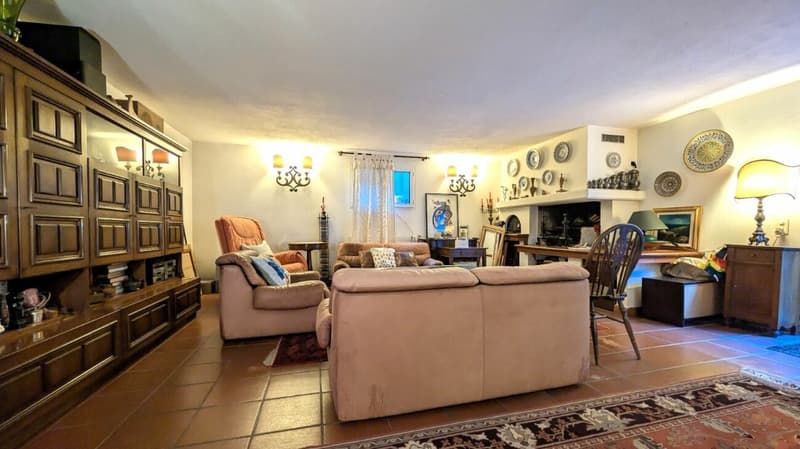 Villa bifamiliare con giardino di 800 m² (10)