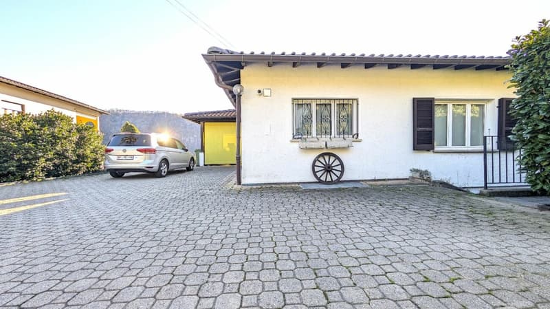 Villa bifamiliare con giardino di 800 m² (15)