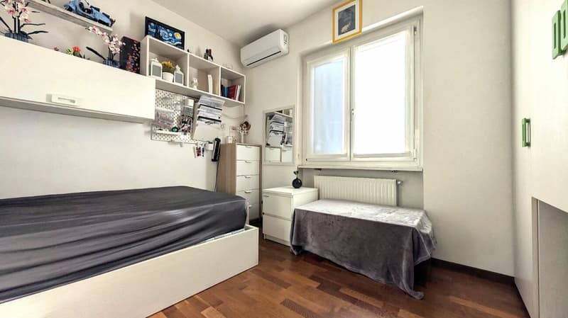 Villa bifamiliare con giardino di 800 m² (7)