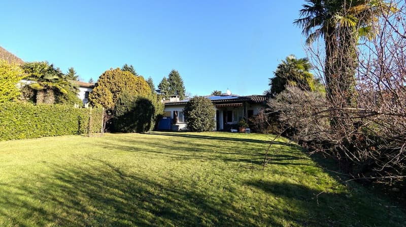 Villa bifamiliare con giardino di 800 m² (13)