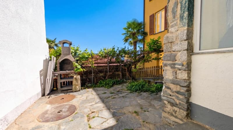 Caratteristico rustico rinnovato con camino e terrazza nel nucleo storico di Mondonico (11)