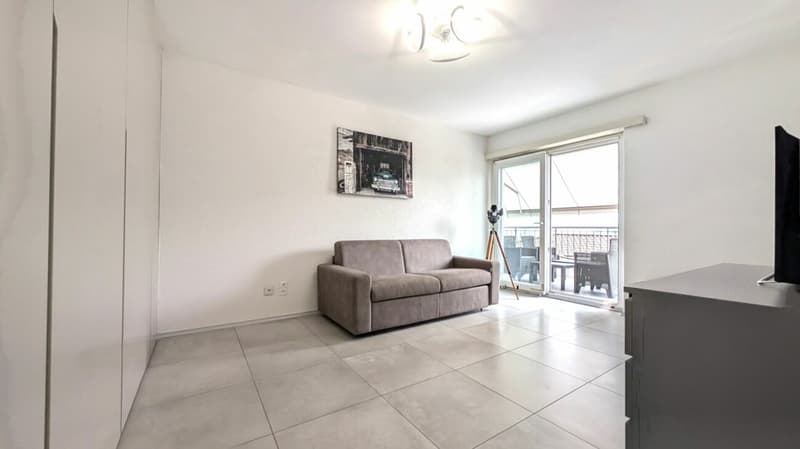 Appartamento arredato con parziale vista Lago (2)