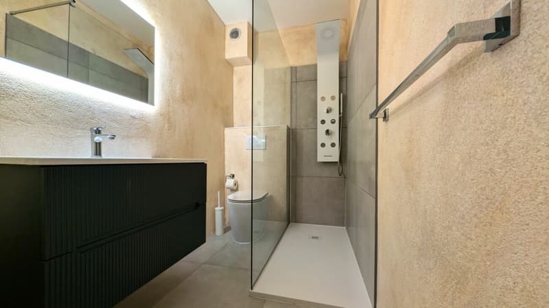 Appartamento arredato con parziale vista Lago (8)