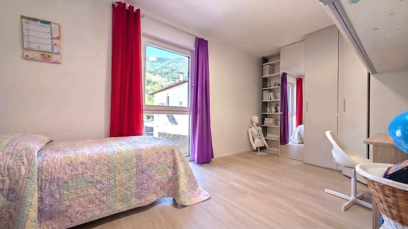Luminoso appartamento con giardino e ampia terrazza (9)