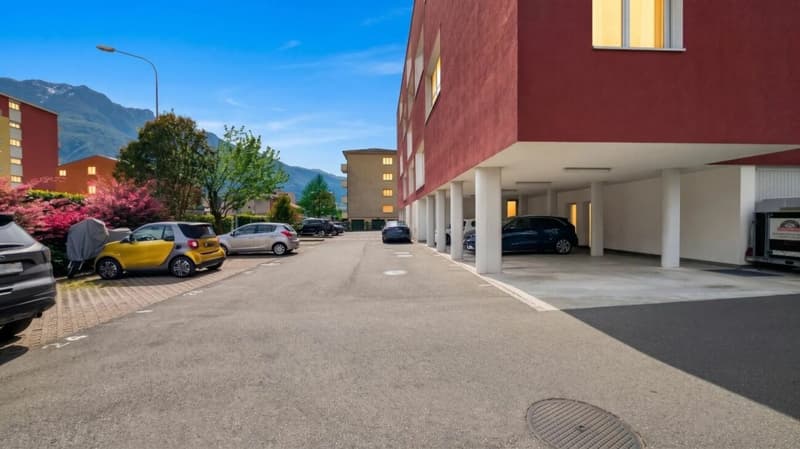 Contemporaneo, in posizione servita e ben collegato! (8)