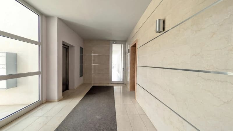Contemporaneo, in posizione servita e ben collegato! (6)