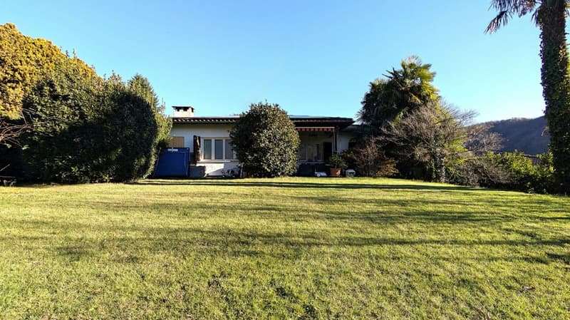 Villa bifamiliare con giardino di 800 m² (2)