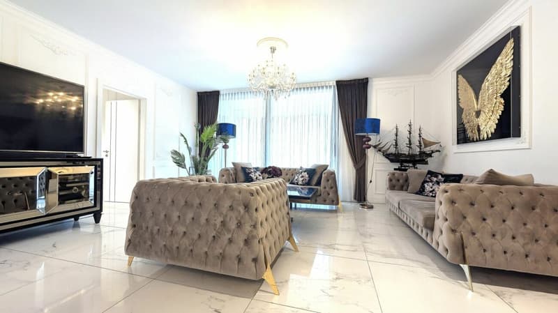 Prestigioso attico con spazi generosi e tre balconi panoramici (4)