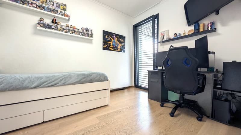 Prestigioso attico con spazi generosi e tre balconi panoramici (14)
