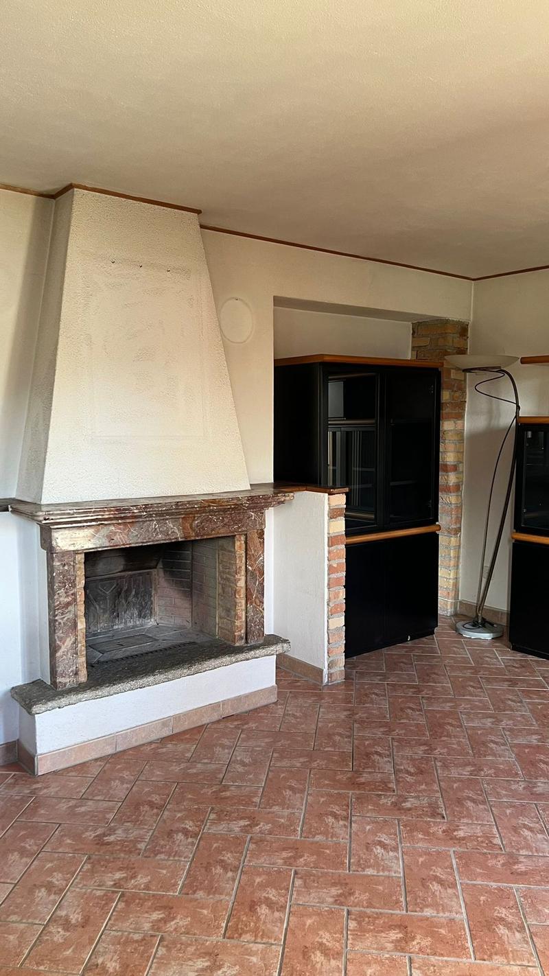 Stabio_ Appartamento di 2.5 locali con camino in marmo di Arzo (7)