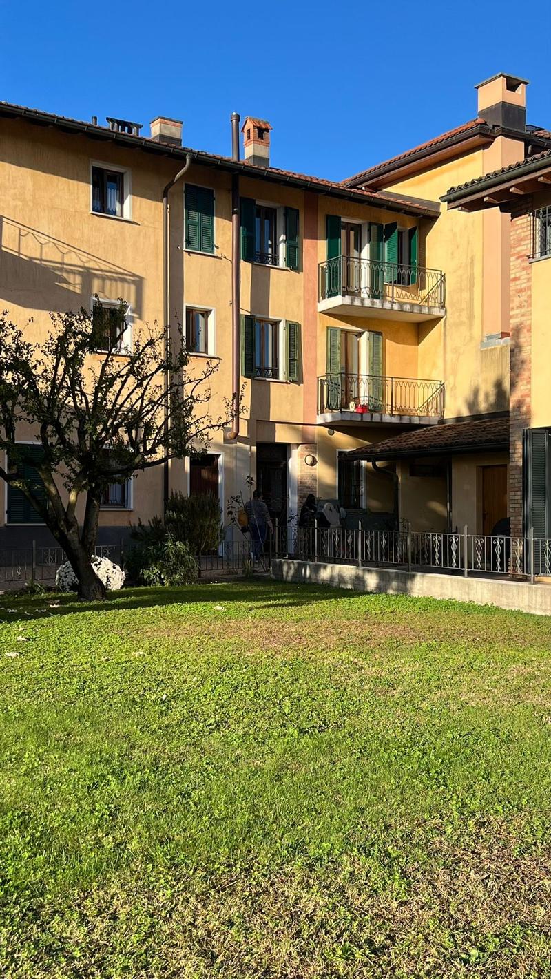 Stabio_ Appartamento di 2.5 locali con camino in marmo di Arzo (5)