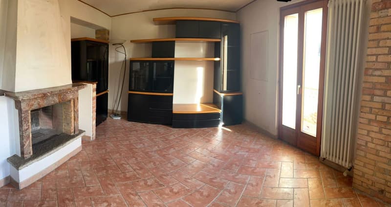 Stabio_ Appartamento di 2.5 locali con camino in marmo di Arzo (8)