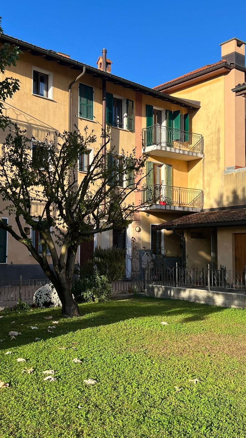 Stabio_ Appartamento di 2.5 locali con camino in marmo di Arzo (11)