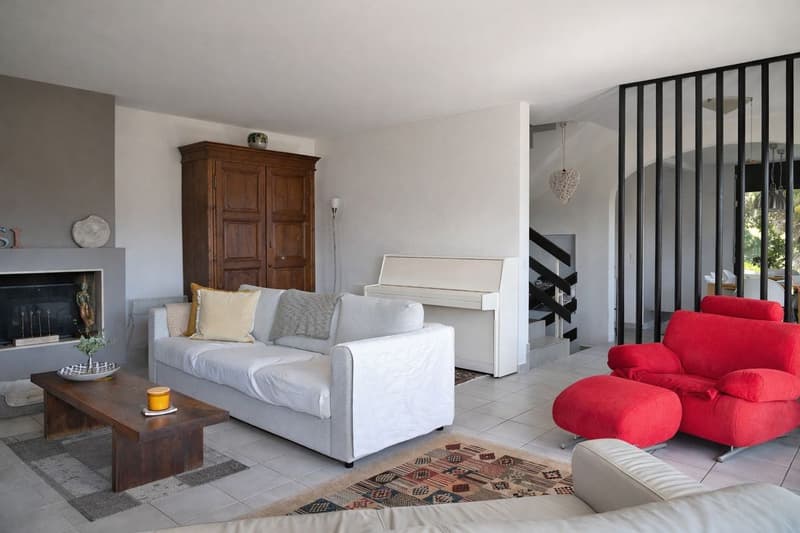 Casa unifamiliare immersa nel verde con vista panoramica e ampia terrazza a Vacallo (5)