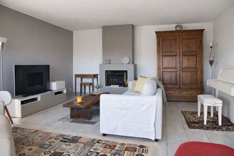 Casa unifamiliare immersa nel verde con vista panoramica e ampia terrazza a Vacallo (9)