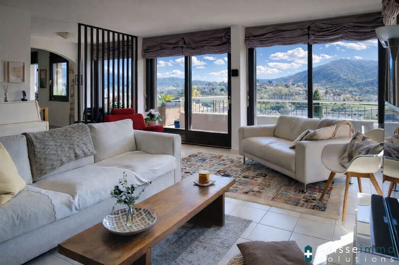 Casa unifamiliare immersa nel verde con vista panoramica e ampia terrazza a Vacallo (7)