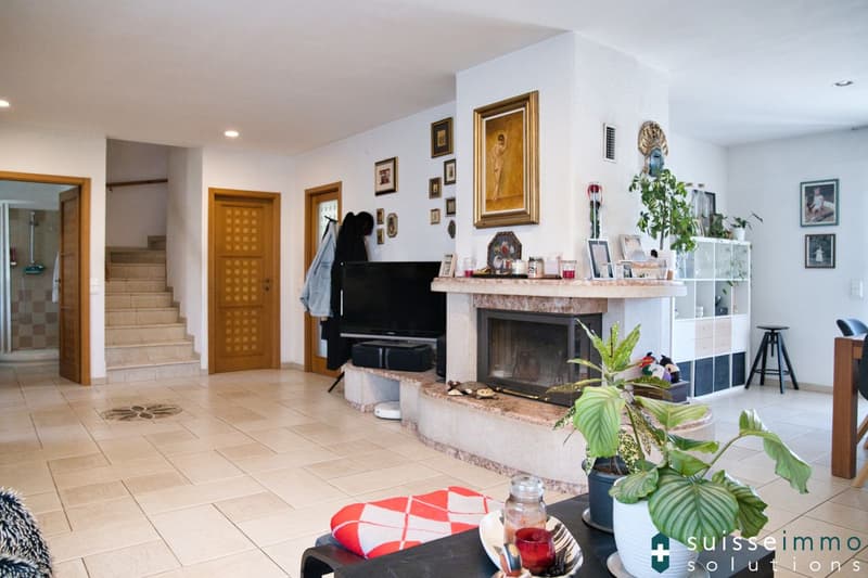 Casa unifamiliare con giardino in posizione strategica a Rancate (2)