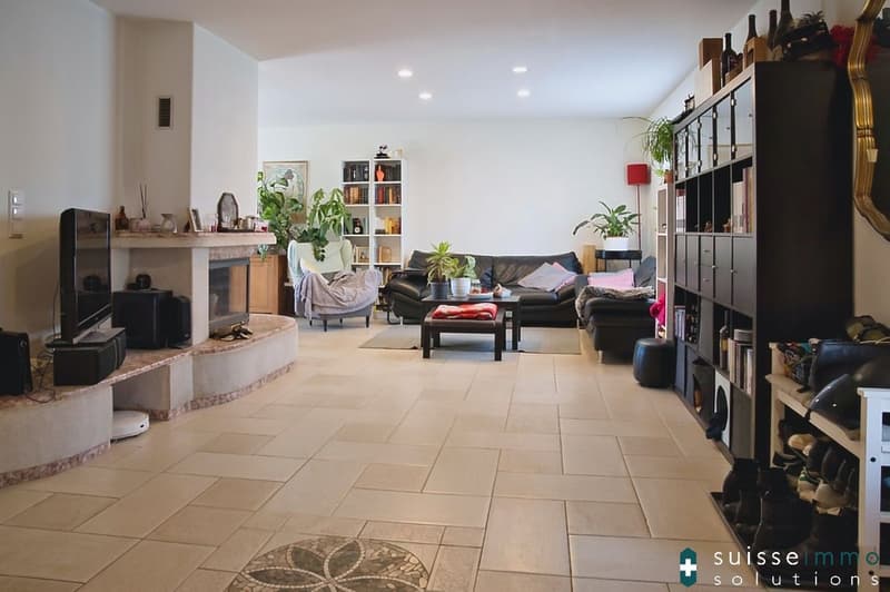 Casa unifamiliare con giardino in posizione strategica a Rancate (3)