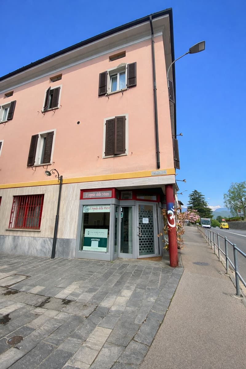 Vezia - spazio commerciale/ negozio 80 mq con vetrine (5)