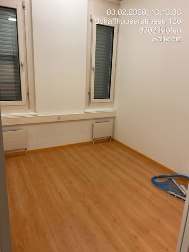 Erstes Büro ohne Möbel