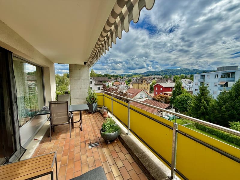 Balkon mit Aussicht über Uzwil