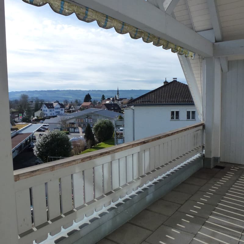 Charmante 4.5-Zimmer-Dachwohnung mit Balkon und traumhafter Aussicht in Obfelden (10)