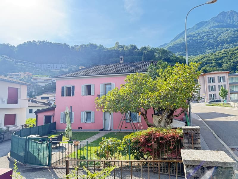 Casa monofamiliare a Giubiasco con grande giardino e spazio per tutti. (1)