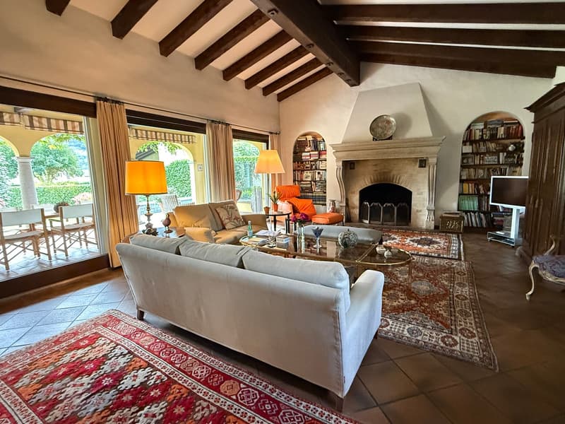 Villa di pregio con tratti di unicità ed eleganza (1)