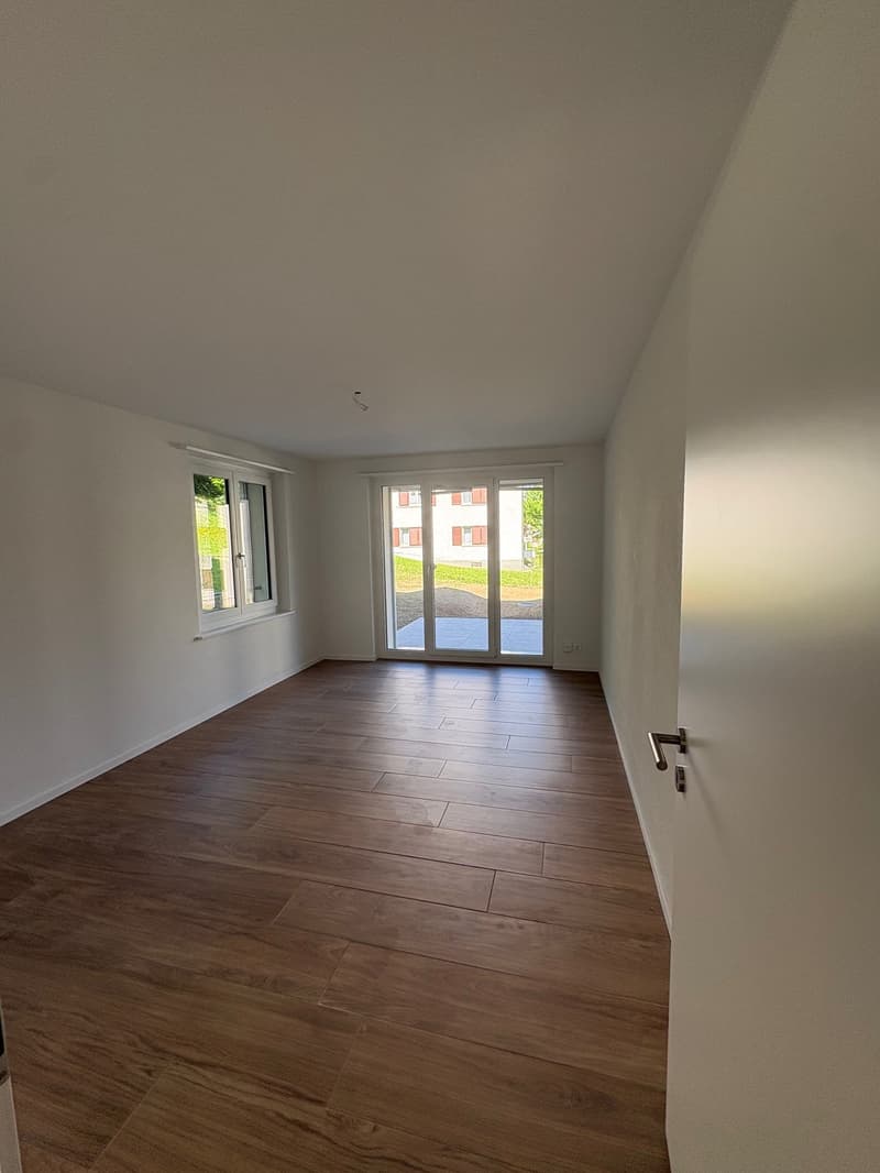 Erstvermietung moderne 2.5-Zimmer-Wohnung mit eigenem Gartensitzplatz (3)