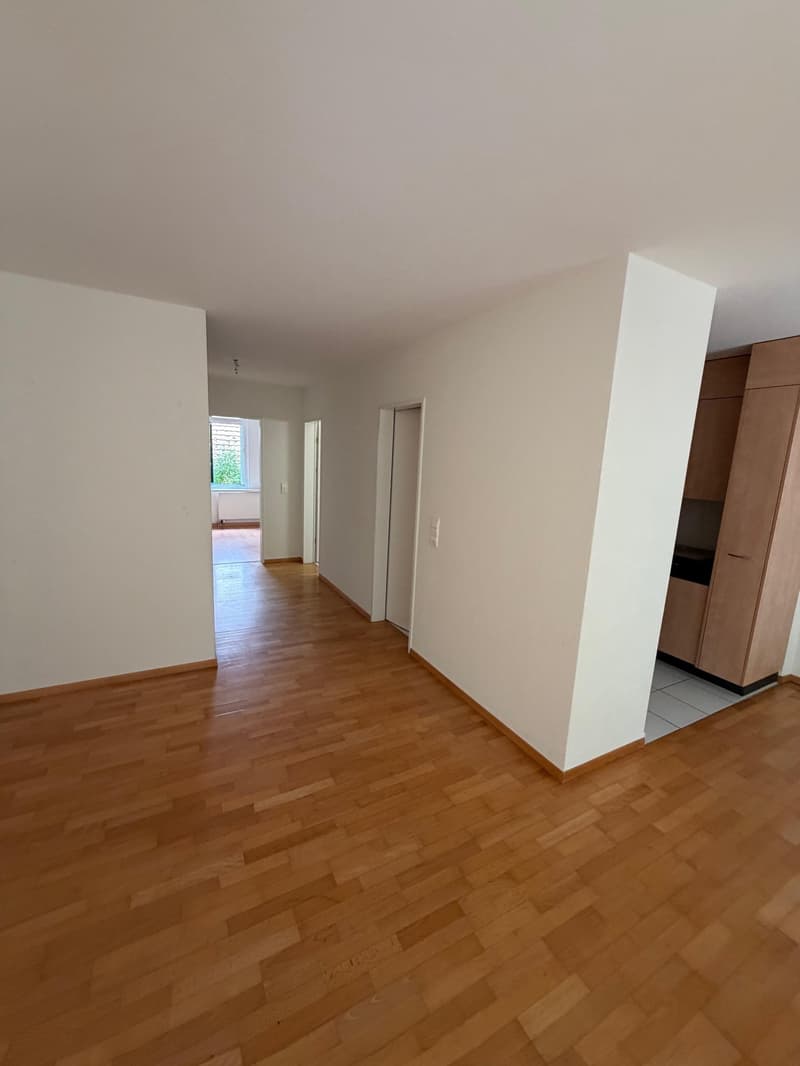 Wunderschöne 2.5 Zimmerwohnung mit Gartensitzplatz! (6)