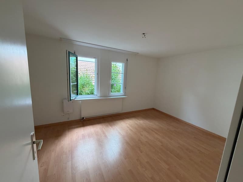 Wunderschöne 2.5 Zimmerwohnung mit Gartensitzplatz! (5)