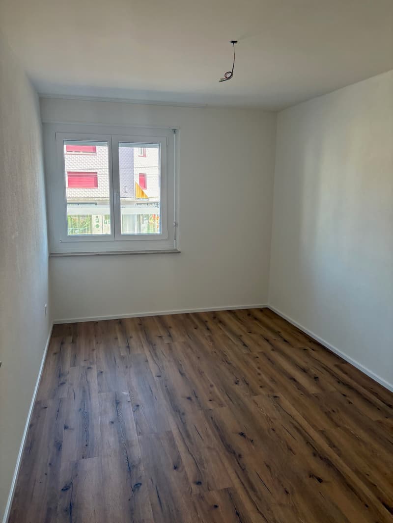 Erstvermietung von totalsanierter 3.5-Zimmer-Wohnung an zentraler Lage in Dietikon (5)
