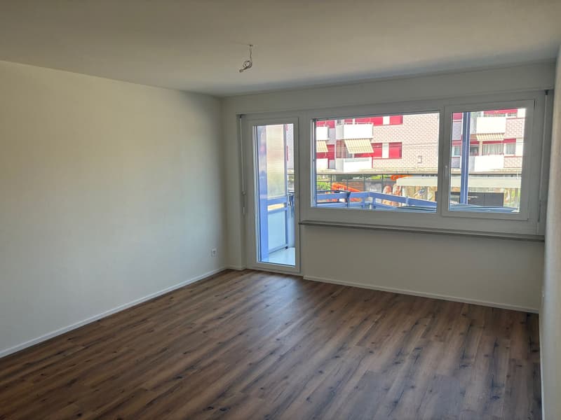 Erstvermietung von totalsanierter 3.5-Zimmer-Wohnung an zentraler Lage in Dietikon (4)