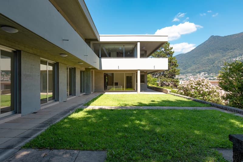 Spaziosa Villa Completamente Rinnovata Vicino al Centro di Lugano (3)