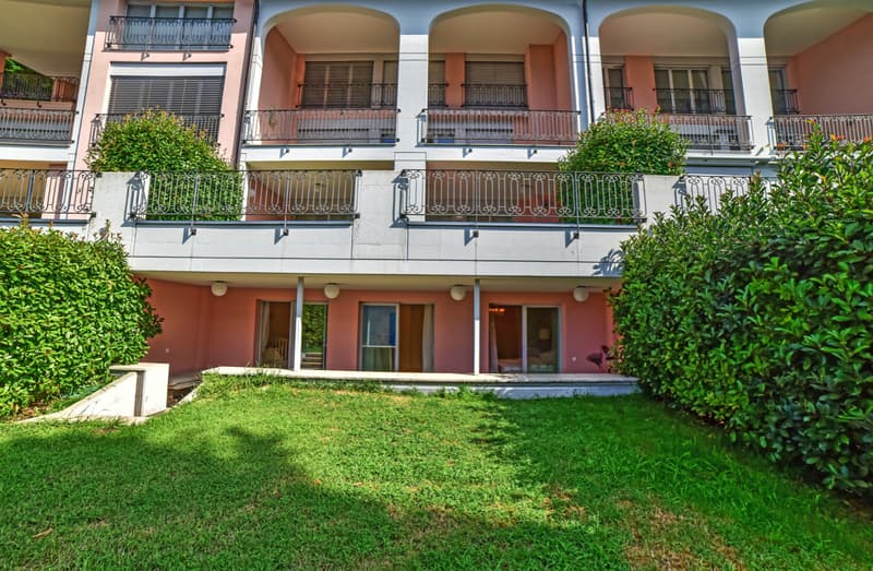 Elegante Duplex con Giardino e Vista Mozzafiato sul Lago di Lugano (4)
