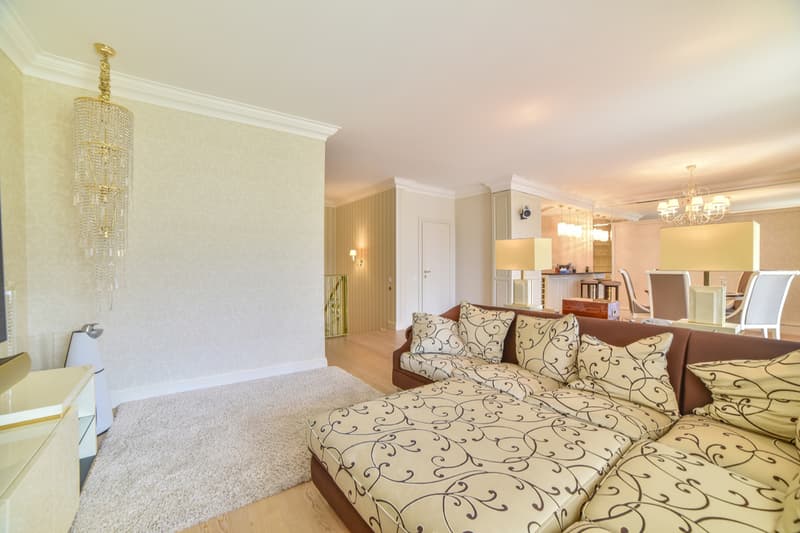 Elegante Duplex con Giardino e Vista Mozzafiato sul Lago di Lugano (7)