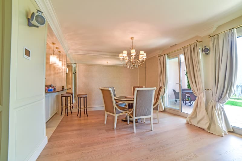 Elegante Duplex con Giardino e Vista Mozzafiato sul Lago di Lugano (8)