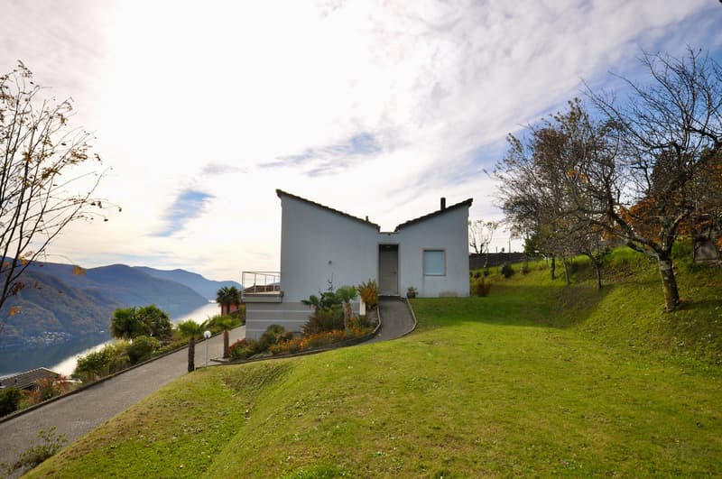 Villa Bifamiliare con Vista Panoramica a 180 su Lago e sui Monti (4)