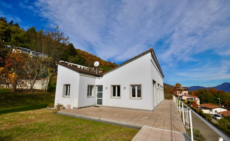 Villa Bifamiliare con Vista Panoramica a 180 su Lago e sui Monti (8)