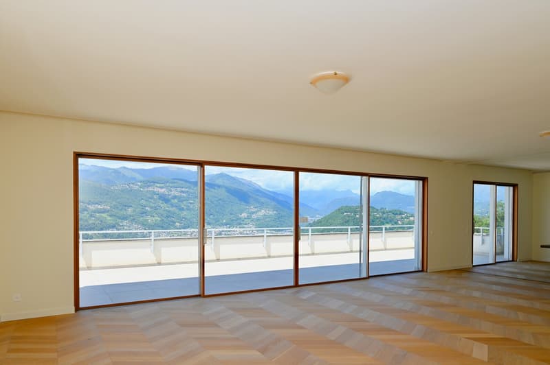 Attico di Lusso con Parziale Vista Lago, Piscina Privata e SPA (6)