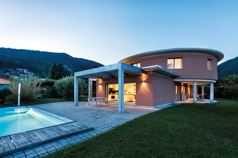 Moderna Villa Ben Soleggiata con Piscina e Giardino in vendita a Pura (1)